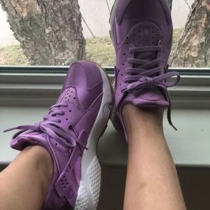 Women's Nike Air Huarache Fuschia